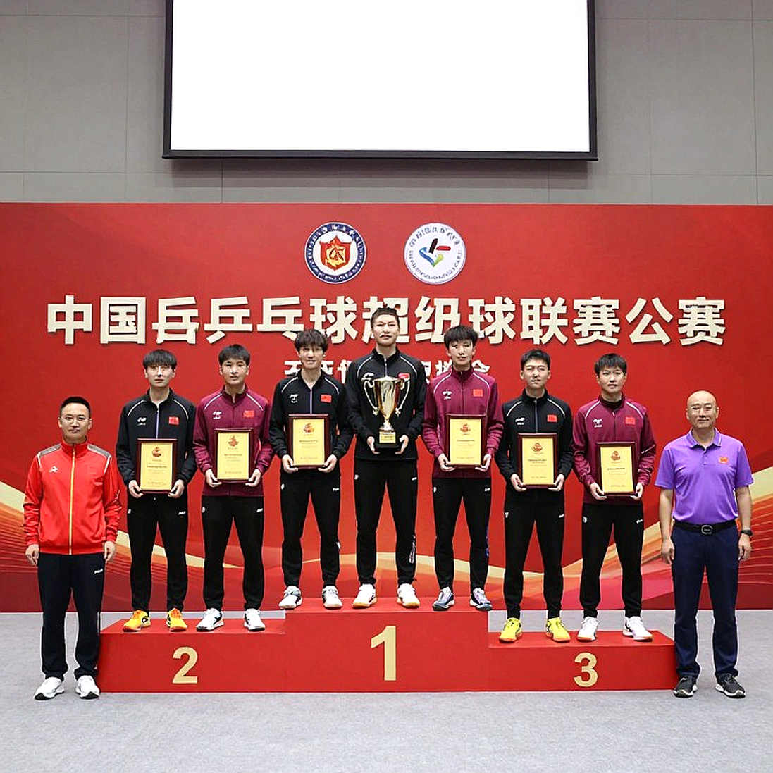 Dòng tiền trong bóng tối: Giải mã thị trường chuyển nhượng V.League 2026/25
