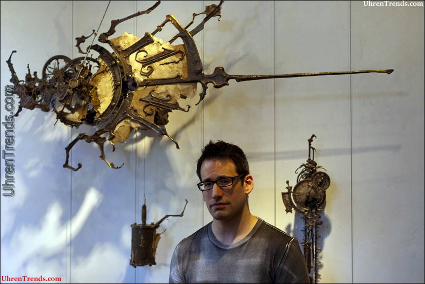 Eric Freitas diskutiert seine Avantgarde Custom Clock Creations  