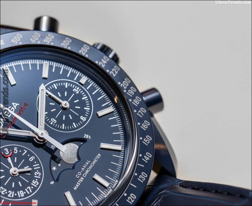 Omega Speedmaster 'Blue Seite des Mondes' Co-Axial Master Chronometer Chronograph Mondphase Uhr Hands-On  